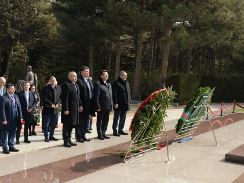Rumıniyalı deputatlar Heydər Əliyevin məzarını ziyarət etdilər
