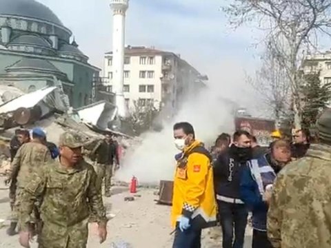 Malatyada ZƏLZƏLƏ: Ölənlərin sayı artdı - YENİLƏNİB