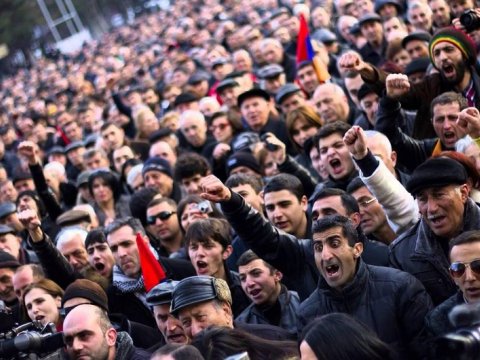 İrəvanda sorğu: Ermənilər Rusiyanı yox, Qərbi seçdilər