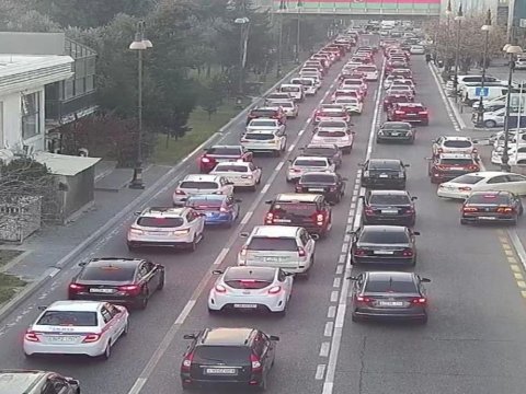 Bakıda sıxlıq olan yolların SİYAHISI