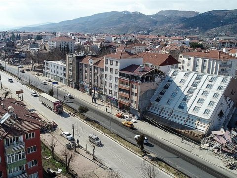 Zəlzələnin Türkiyəyə vurduğu ziyan açıqlandı