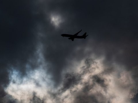 Sankt-Peterburqda həyəcanlı anlar - Qırıclar havaya qaldırıldı (VİDEO)