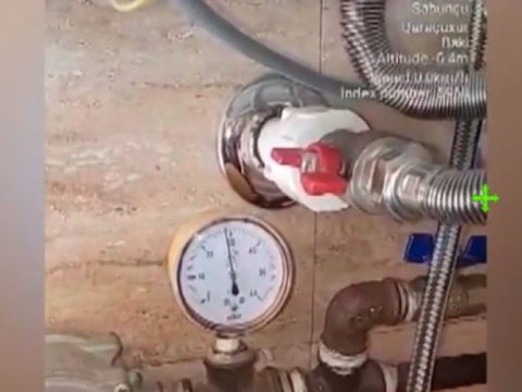 Qaz sayğacının gözünə məftil uzatdılar - VİDEO