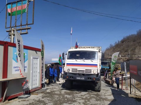 Sülhməramlıların 37 maşını Laçın yolundan maneəsiz keçdi