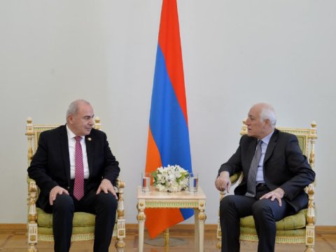 Xaçaturyan Gürcüstan səfiri ilə görüşdü - Nədən danışdılar?