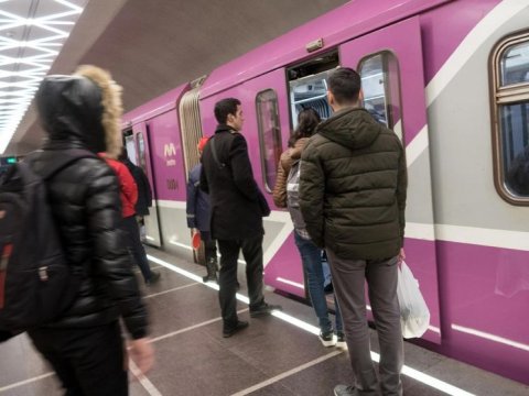 Metroda PROBLEM - Sərnişinlər qatardan düşürüldü