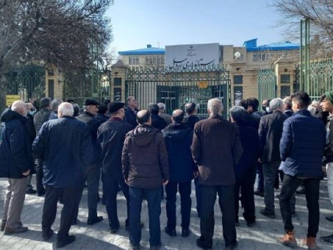 Güneyli təqaüdçülərdən ETİRAZ: “Rusiyanı burax, bizə çarə qıl!”