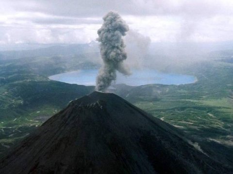 Kuril adalarındakı vulkan aktivləşdi - VİDEO