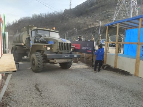Sülhməramlıların maşın karvanı Laçın yolundan keçdi
