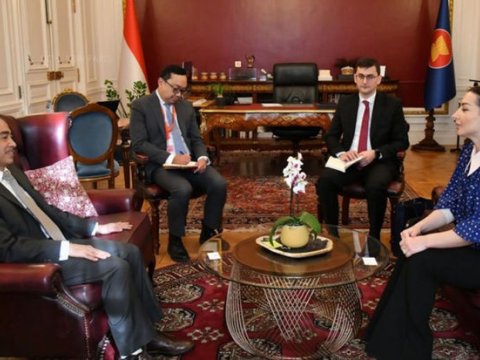 Səfirlər Fransada bir araya gəldi