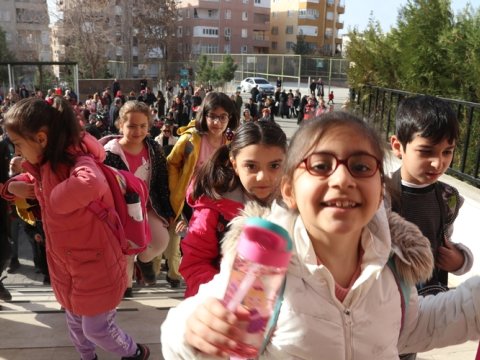 Zəlzələdən zərər çəkmiş 3 əyalətdə təhsil bərpa edildi