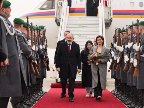 Paşinyan arvadı və qızı ilə Berlində - YENİLƏNİB