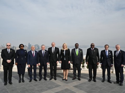 Prezident qonaqlarla birgə Bakının mənzərəsini seyr etdi - FOTOLAR