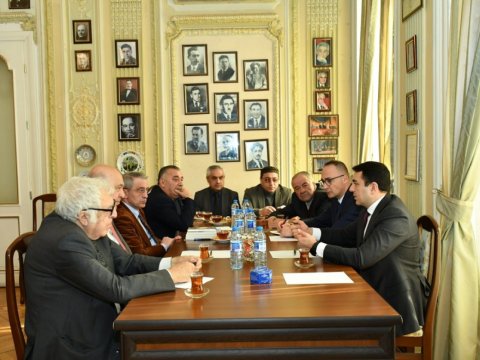 Adil Kərimli yazıçılarla görüşdü - FOTOLAR