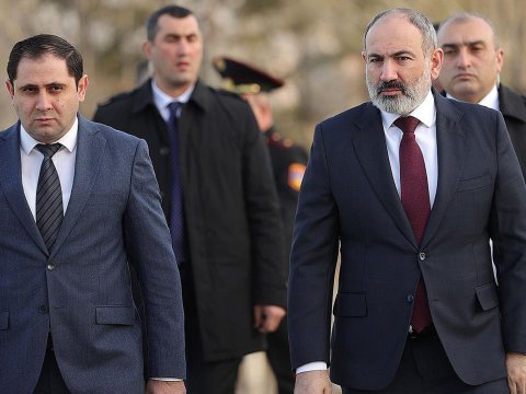 Ermənistanın müdafiə naziri işdən çıxarılır