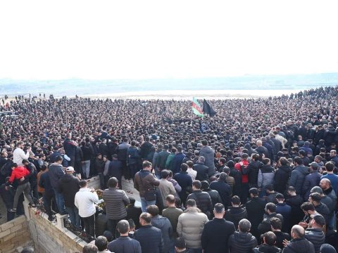 Hacı Şahinin yolunu kim davam etdirəcək? - Deputat dəfndəki izdihamdan DANIŞDI