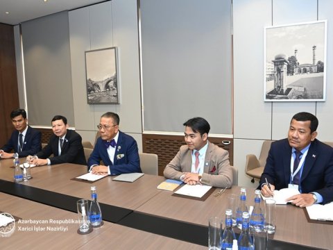 Ceyhun Bayramov Kamboca hökumətinin müşavirilə görüşdü