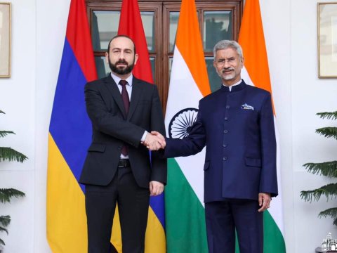 Mirzoyan hindistanlı həmkarı ilə Laçın yolunu müzakirə etdi