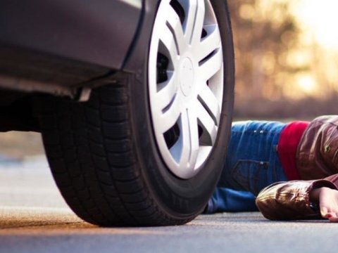 58 yaşlı qadını maşın vurub öldürdü