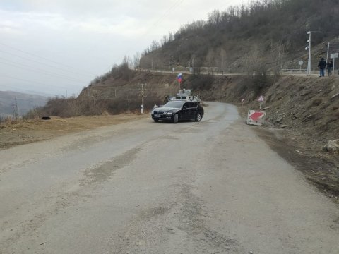 Sülhməramlıların maşını Xankəndidən Laçına keçdi