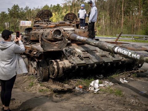 Britaniya kəşfiyyatı: Rusiya 60 illik tankları istifadə edir