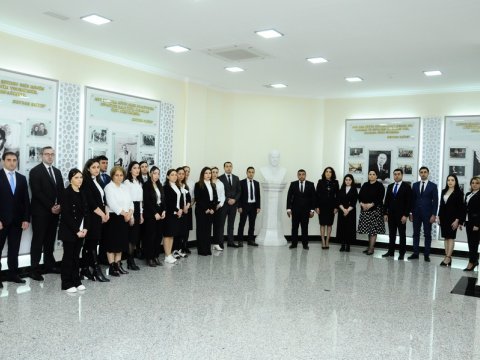 YAP fəalları Heydər Əliyev Mərkəzinə ekskursiya edib