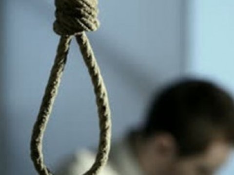 20 yaşlı gənc özünü asdı 