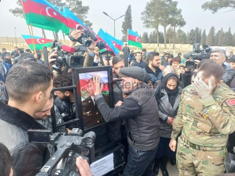 Şəhidimiz dəfn olundu - FOTOLAR+VİDEO (YENİLƏNİB)