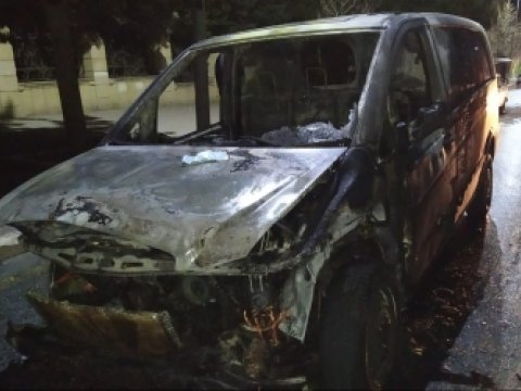 Gəncədə mikroavtobus yandı 