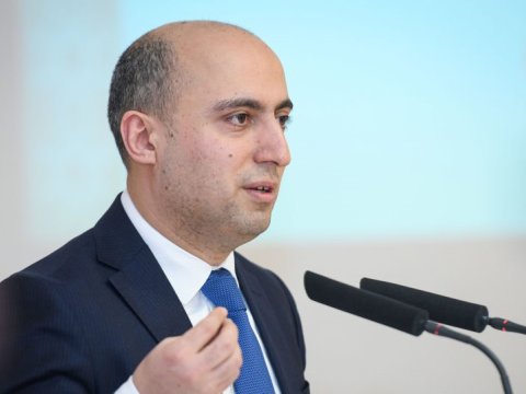 Emin Əmrullayev qızlara qoyulan qadağadan DANIŞDI