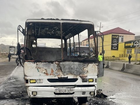 Xocasən yolunda sərnişin avtobusu yandı - VİDEO