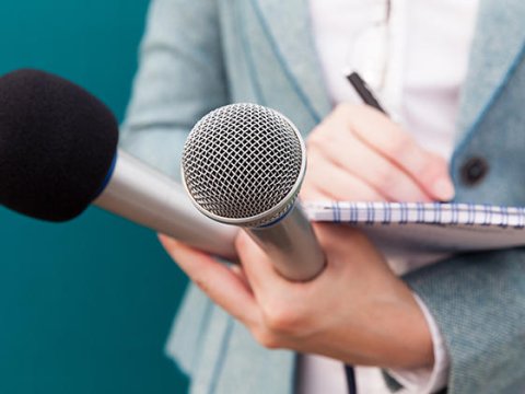 Jurnalistlərin işinə müdaxilə edənlər cərimələnəcək - 600 manat