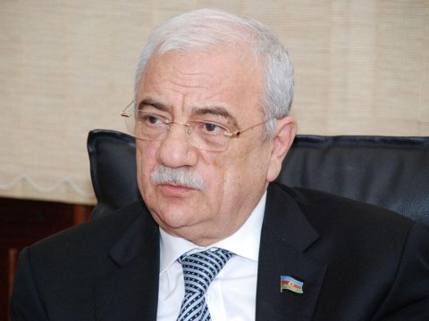 Səttar Möhbalıyev qadınları təbrik edib