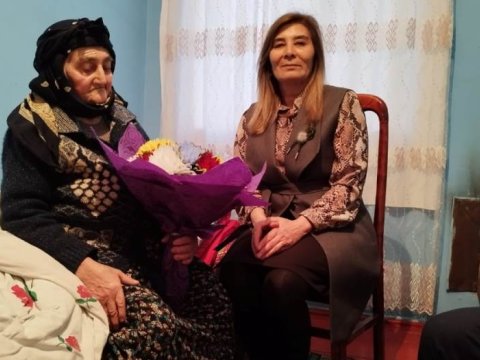 10 övlad, 40 nəvə, 75 nəticə, 13 kötükcə - 99 yaşlı nənənin 8 mart hədiyyəsi 