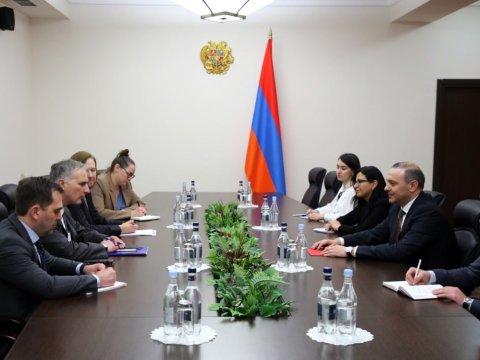 Lui Bono Armen Qriqoryanla görüşdü