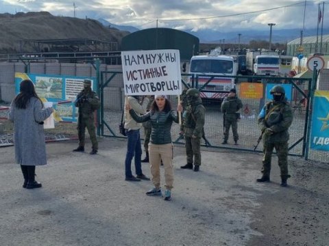 Xocalıda ETİRAZ: Sülhməramlıların yolu bağlandı - VİDEO