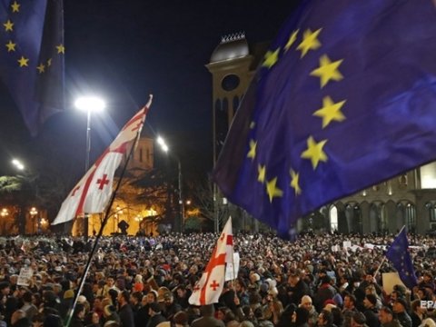 Gürcüstanda genişmiqyaslı aksiya - Polis sərt müdaxilə edib