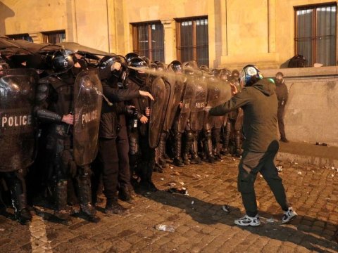 Gürcüstanda etirazlar: 50 polis yaralandı, 66 aksiyaçı saxlanıldı