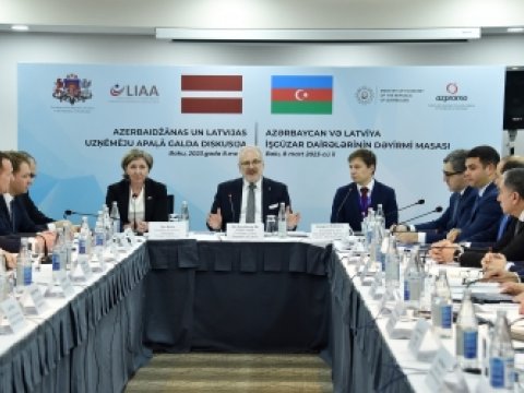 Latviya Prezidenti Bakıda iş adamları ilə görüşdü 