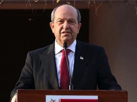 Futbol oynayan prezidentin başına iş gəldi - VİDEO