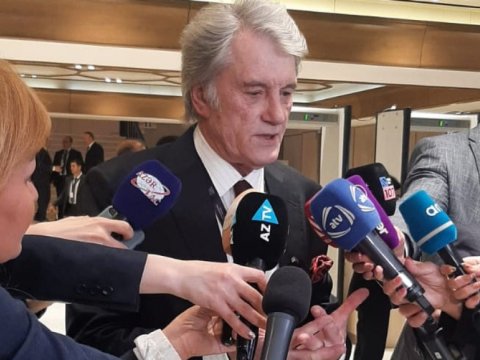 Bakı siyasi müzakirələrin Davos məkanına çevrilib - Yuşşenko