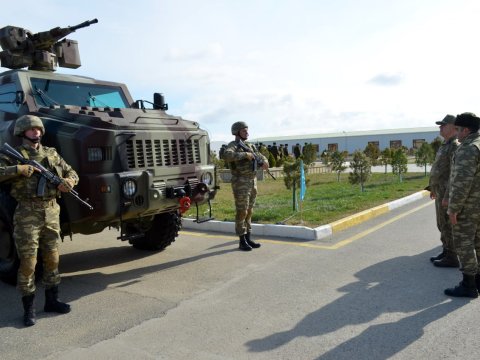 NATO generalı hərbi hissəni ziyarət etdi - FOTO