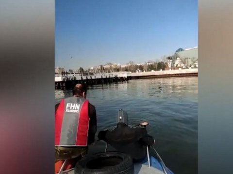 Dənizdə batan şəxs belə xilas edildi - VİDEO