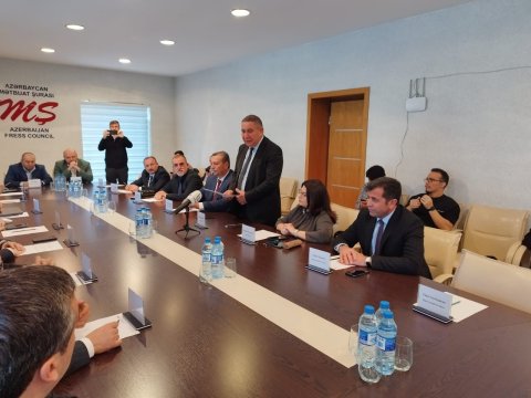 Mətbuat Şurasında dəyirmi masa keçirilib - FOTOLAR