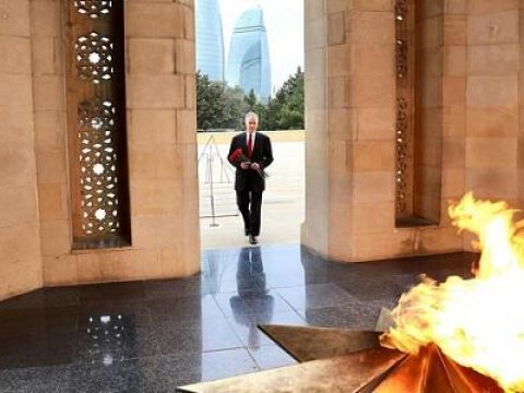 Amerikalı diplomat niyə 3 gün sonra Bakıya qayıtdı?
