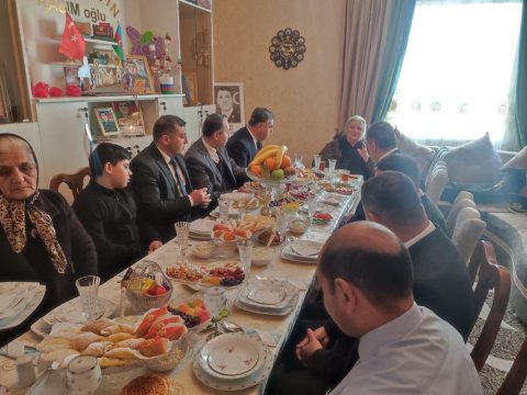 İcra başçısı şəhid ailələri ilə görüşdü