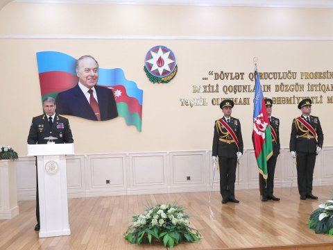 Prezidentin köməkçisi, nazir və generallar bir arada