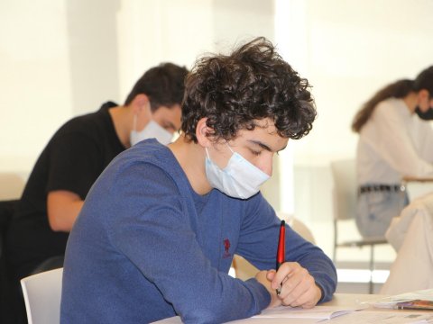 İmtahan şikayətləri: Gələn dəfə Hindu dilindən...