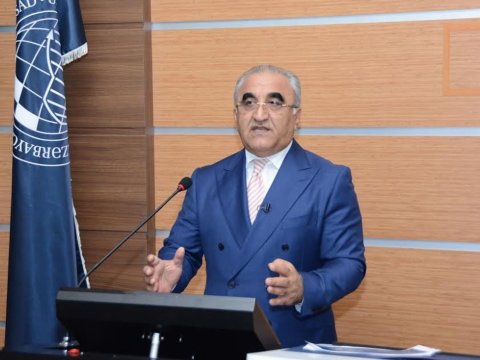 Ali təhsillə bağlı qərarı hansısa məmur verməli deyil – Rektordan irad