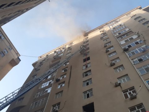 Yaşayış binasında yanğın: Sakinlər təxliyə edildi - VİDEO
